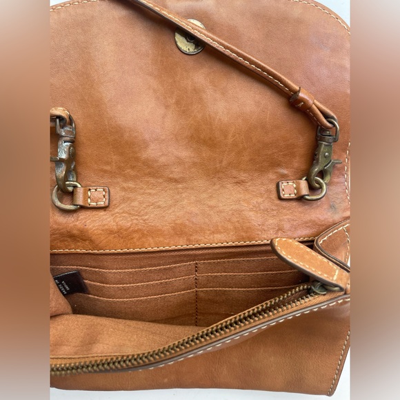 Elegant Brown Leather Crossbody Bag - Picture 3 of 5
